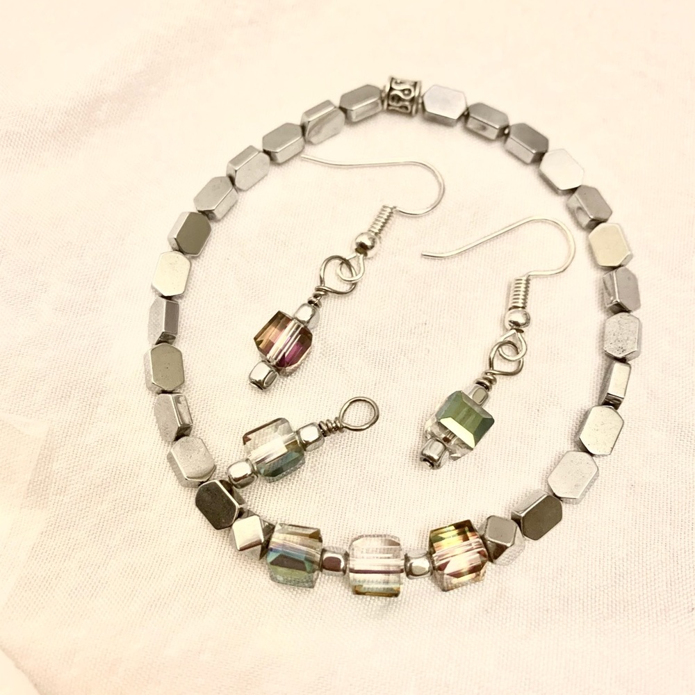 Bracelet, earrings and small pendant.